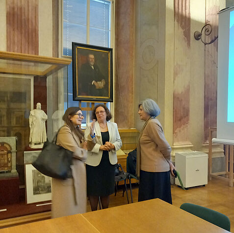 Von links nach rechts Assoz. Prof. Dr. Elisabeth Röhrlich, Univ. Prof. Dr. Yura Konstantinova, Univ. Prof. Dr. Stassinopoulou